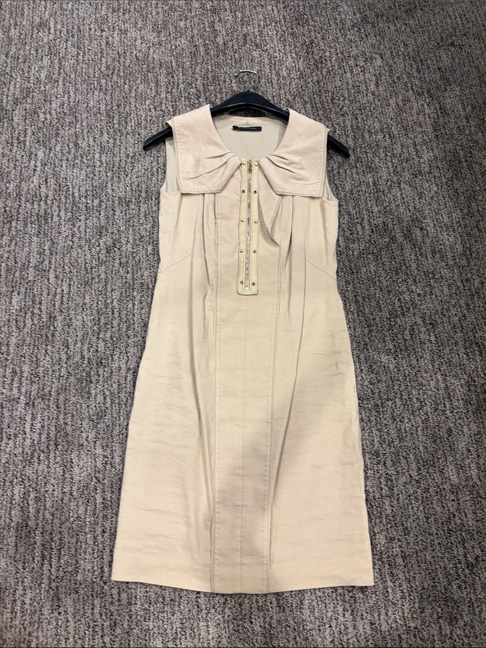 Elie Tahari Sleeveless Cream Shift Dress with Zip Front